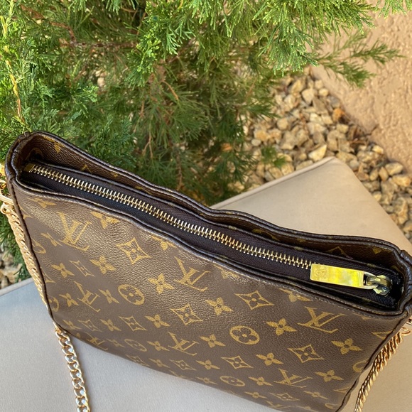 Louis Vuitton - Picture 5 of 16